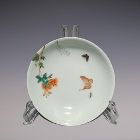 An Exquisite Famille-Rose Flower and Butterfly Pattern Plate