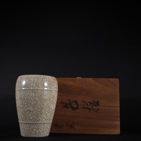 An Exquisite  Ge yao Brush Pot