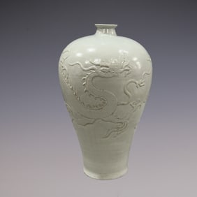 An Exquisite Shufu Glazed Dragon Pattern Vase