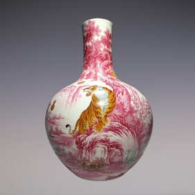 An Exquisite Enamel Auspicious Beast Pattern with poem Vase