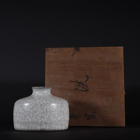 An Exquisite  Ge yao Vase