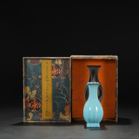 An Exquisite  Ru yao Vase