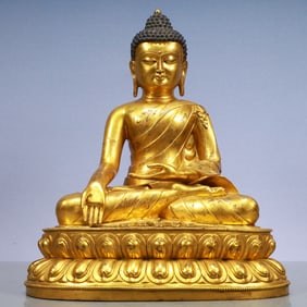An Exquisite Gilt Bronze Statue of Sakyamuni