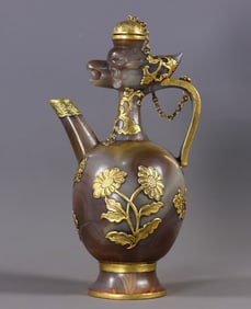 An Exquisite Agate Cover with Gold Flower Pattern Ewer