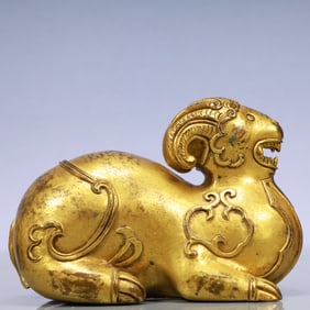 An Exquisite Gilt Bronze Sheep Ornament