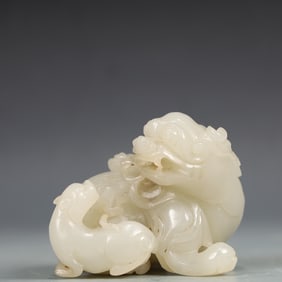 A Exquisite White Jade Lion Ornament