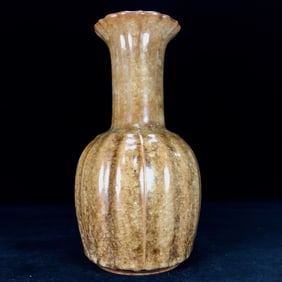 An Exquisite Guan yao Vase