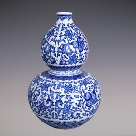 An Exquisite Blue and White Bats and Peach Pattern Lotus Pattern Gourd-Shaped  Vase