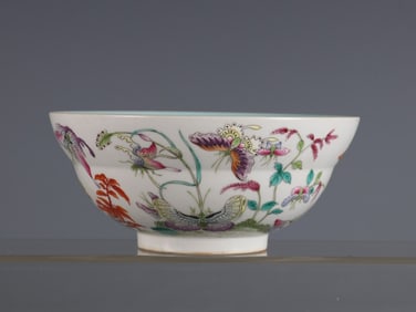 A Exquisite Famille-Rose  Flower and Butterfly Pattern Bowl