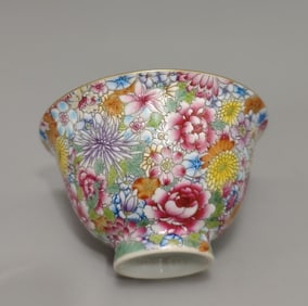 An Exquisite Famille-Rose Flower and Fruit Pattern Cup