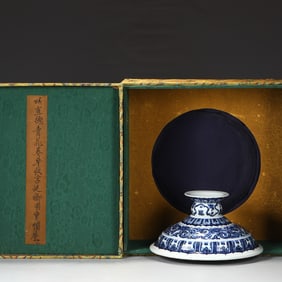 An Exquisite Blue and White Lotus Pattern Ornament