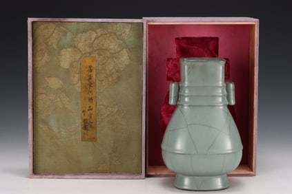 An Exquisite Guan yao Celadon Glazed Double-Ears Vase