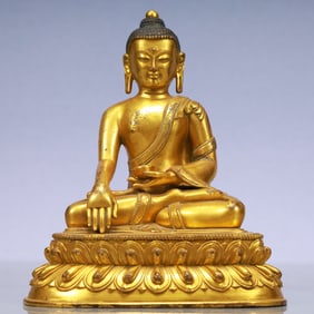An Exquisite Gilt Bronze Statue of Sakyamuni
