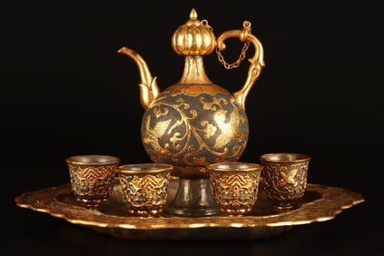A Set of Fine Gilt Bronze Flower and Bird Pattern Lotus Pattern Ewer
