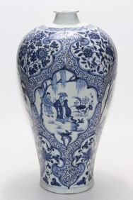 An Exquisite Blue and White Flower Pattern Character and Story Pattern Vase