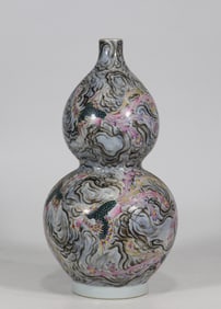 An Exquisite Famille-Rose Phoenix Pattern Gourd-Shaped Vase