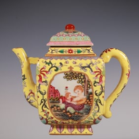 An Exquisite Enamel Lotus Pattern Character and Story Pattern Teapot