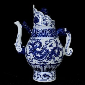 An Exquisite Blue and White Lotus Pattern Dragon Pattern Ewer