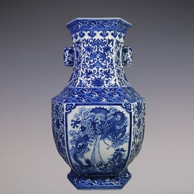 An Exquisite Blue and White Lotus Pattern Eight Treasures Pattern Bats and Peach Pattern Seawater