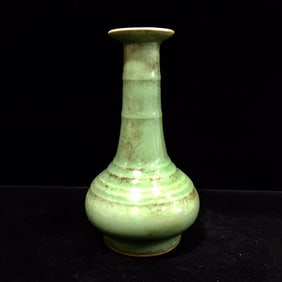 An Exquisite Long quan yao Vase