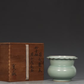 An Exquisite Long quan yao Celadon Glazed Flowerpot