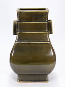 An Exquisite Teadust Glazed Double-Ears Vase