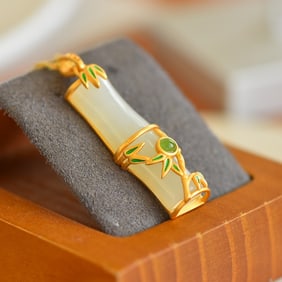 An Exquisite Sterling Silver-Gold Plated Inlaid White Jade Enamel Pendant