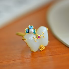 An Exquisite Sterling Silver-Gold Plated Inlaid White Jade Enamel Ring
