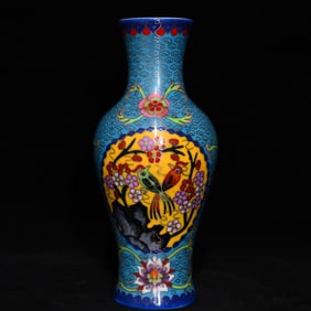 An Exquisite Enamel Painted Gold Flower and Bird Pattern Vase