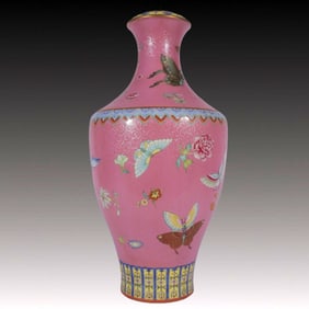 A Huge Famille-Rose Flower and Butterfly Pattern Vase