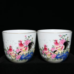 A Pair of Exquisite Famille-Rose Painted Gold Flower and Rooster Pattern Cups,With Poem
