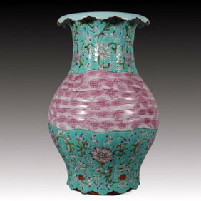 A Rare Green Ground Famille-Rose Painted Gold Lotus Pattern Vase