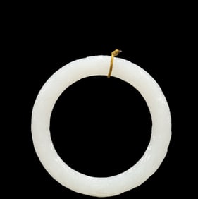 An Exquisite White Jade Auspicious Cloud Pattern Bracelets