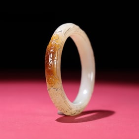 An Exquisite White Jade Cicada Pattern Bracelets
