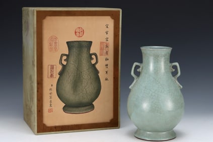 An Exquisite Guan yao Celadon Glazed Double-Ears Vase,with an Imperial Poem by Emperor Qianlong