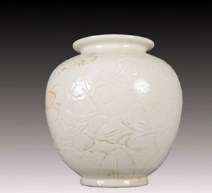 An Exquisite Ding yao Flower and Bird Pattern Jar