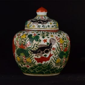 An Exquisite Wucai Fish and Algae Pattern Cover Jar