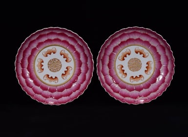 An Exquisite Ruby Red-Glazed Painted Gold Bats and Peach Pattern Lotus-Shaped Plate
