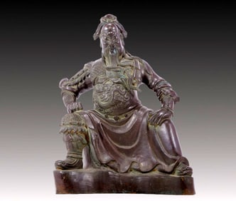 A solemn bronze statue of Guan Gong