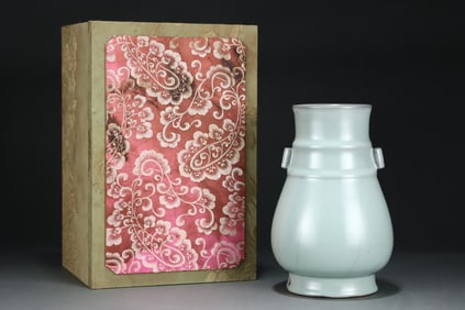 An Exquisite Guan yao Celadon Glazed Double-Ears Vase