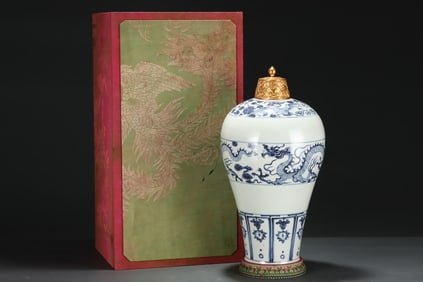 A Huge Blue and White Auspicious Cloud,Dragon and Phoenix Pattern Vase,With Gilt Cover