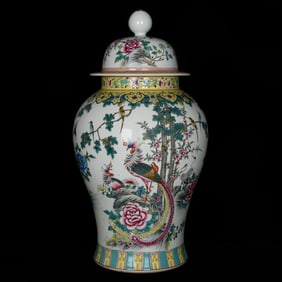 A Huge Famille-Rose Flower and Bird Pattern Cover Jar