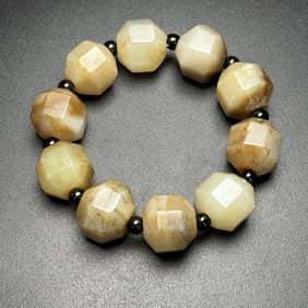 An Exquisite White Jade Bracelets