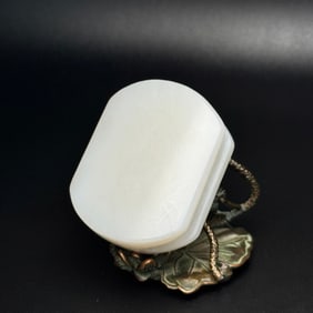 An Exquisite White Jade Belt buckle