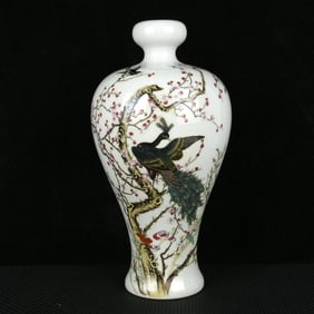 A Rare Enamel Painted Gold Flower and Bird Pattern Vase,With Poem