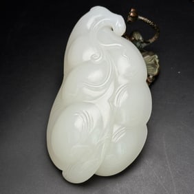 An Exquisite White Jade Pod Hand Piece