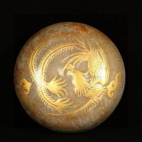 An Exquisite Ru yao Painted Gold Phoenix Pattern Cover Box