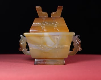 An Exquisite Agate Dragon-Ears Ritual Vessel