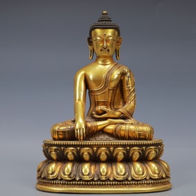An Exquisite Gilt Bronze Statue of Sakyamuni