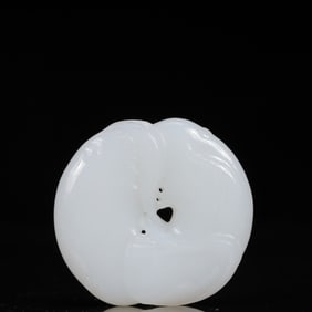 An Exquisite White Jade Fish Pendant